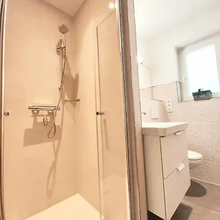 Schwalbe Mit Sauna In Hafennaehe